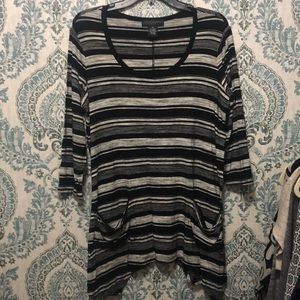 ❄️ Black and White top